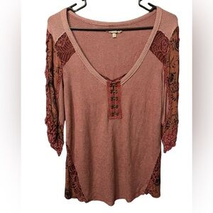 Gimmicks by BKE blouse for women size: S